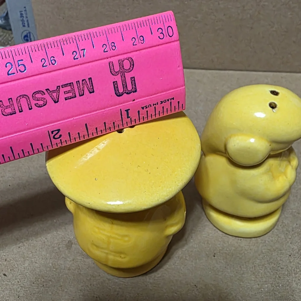Vtg Chinese Couple Salt Pepper Shaker Set #146